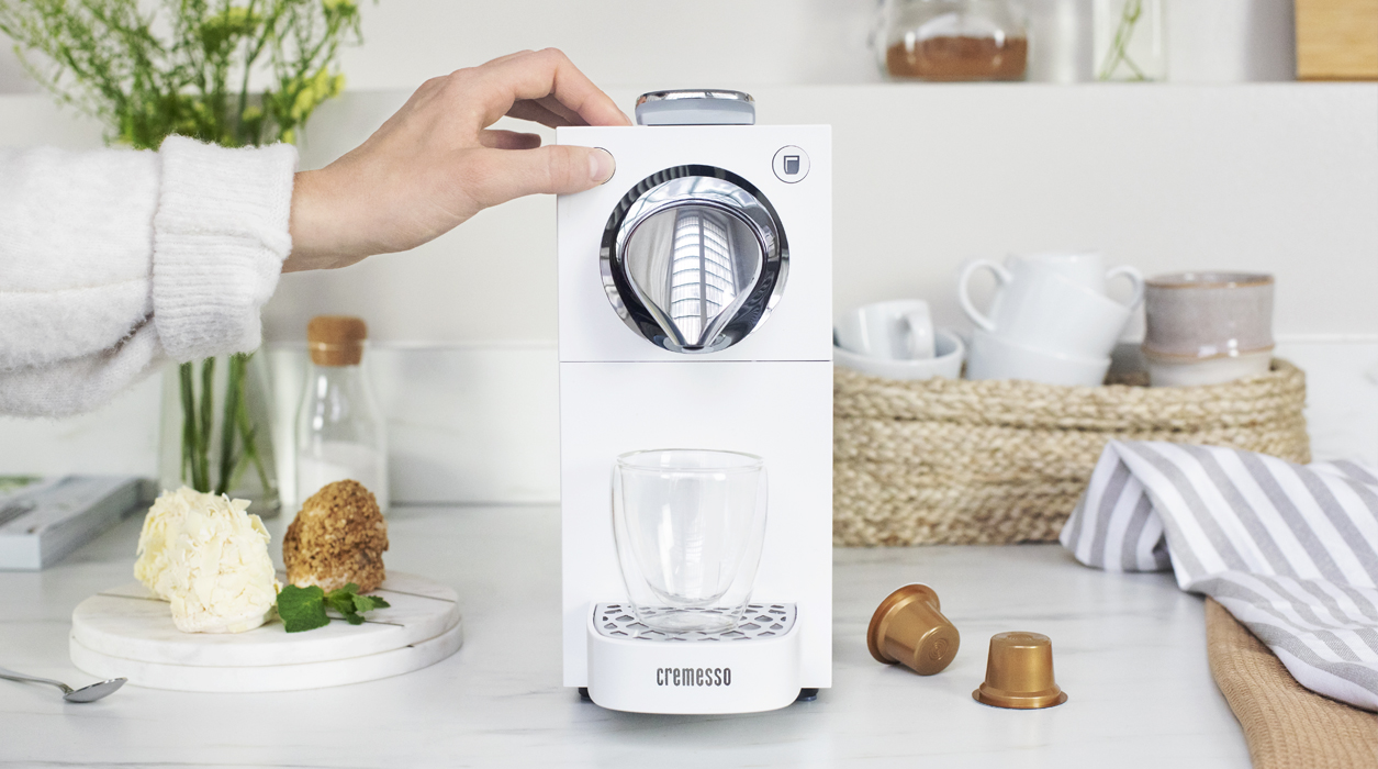 Una coffee machine White in a kitchen